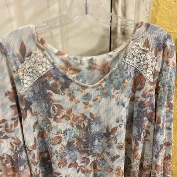🌸XL Top no tags - Picture 2 of 2